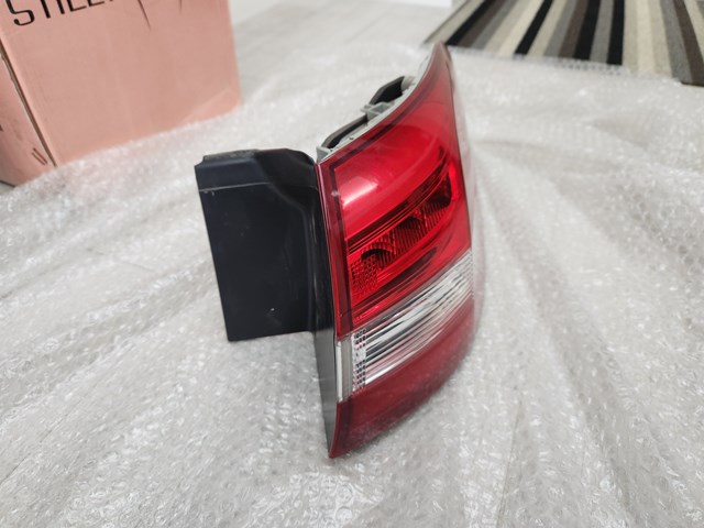 Lanterna traseira direita externa Peugeot/Citroen 9678093880