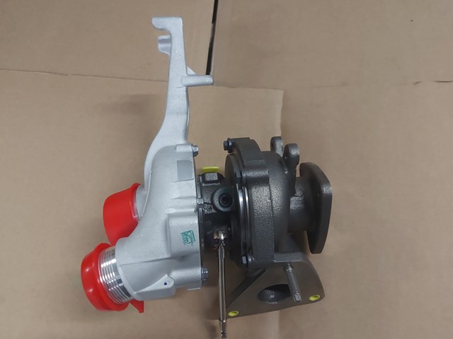 LR038044 Land Rover Turbina