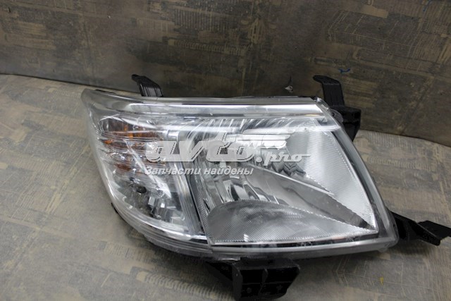 811100K401 Toyota Luz direita
