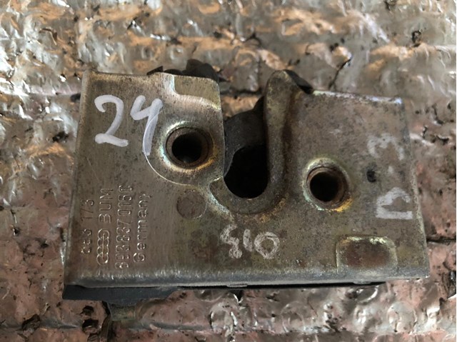 Fecho da porta dianteira esquerda 893837015C VAG