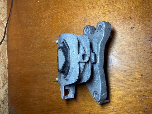 Coxim (suporte) direito de motor Peugeot/Citroen 9826533880