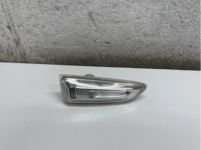 13273104 General Motors Luz intermitente no pára-lama direito