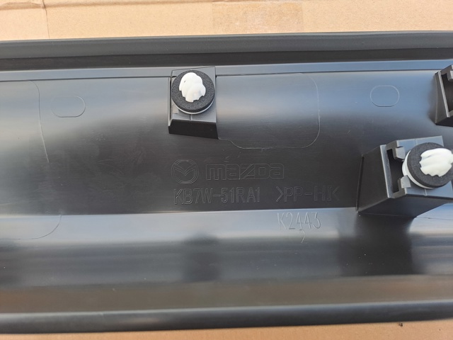KB7W51RA0E Mazda Moldura da porta dianteira direita