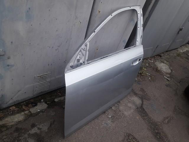 Porta dianteira esquerda 5E0831055A VAG