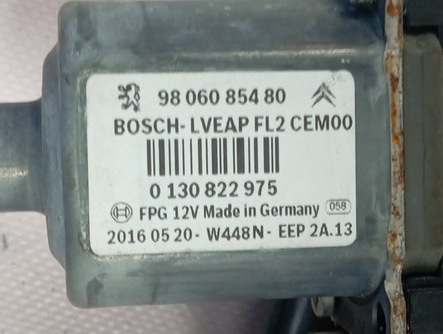 Mecanismo de acionamento de vidro da porta traseira esquerda 9806087180 Peugeot/Citroen