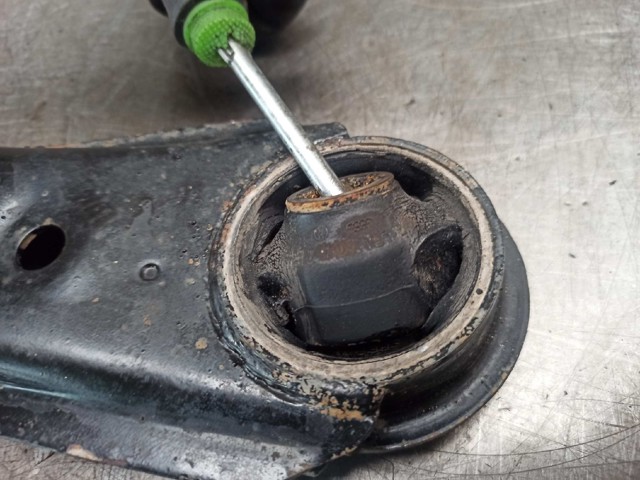 Braço oscilante inferior direito de suspensão dianteira VAG 357407158 preço, a partir de 47,67 USD
