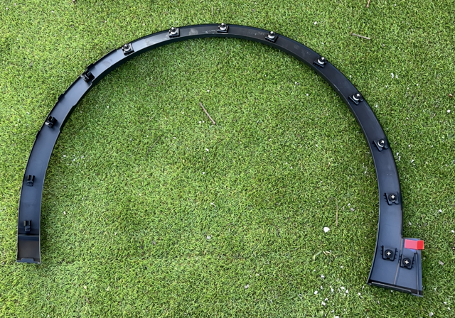 Expansor (placa sobreposta) de arco do pára-lama dianteiro direito VAG 11A8537189B9 preço, a partir de 92,26 USD
