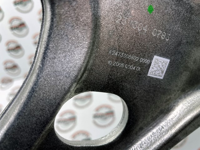 Braço oscilante inferior direito de suspensão dianteira A2473308802 Mercedes