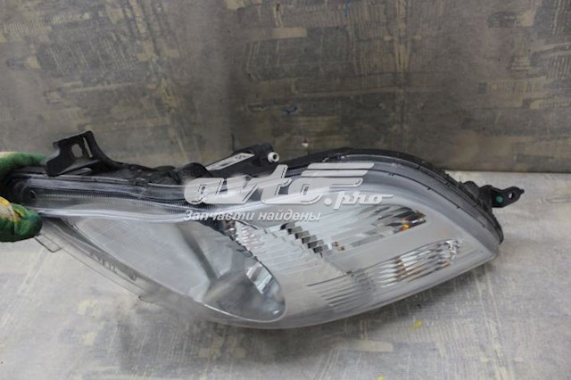 Luz esquerda 8117052570 Toyota
