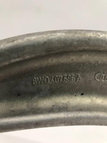 8W0407696A VAG Braço oscilante inferior direito de suspensão dianteira