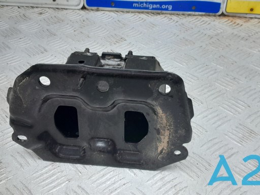 Consola de reforçador do pára-choque dianteiro Nissan/Infiniti 622105AA0A