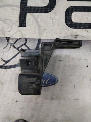 Consola (adaptador) de fixação da luz dianteira direita Ford DS7313A004AE preço, a partir de 21,62 USD