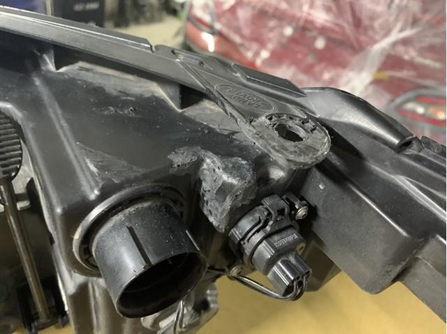 Luz direita GJ3213W029 Land Rover