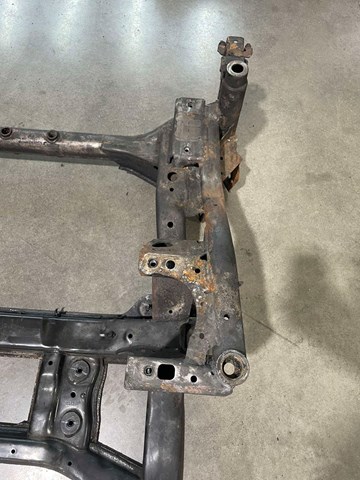 LR090443 Land Rover Viga de suspensão dianteira (plataforma veicular)