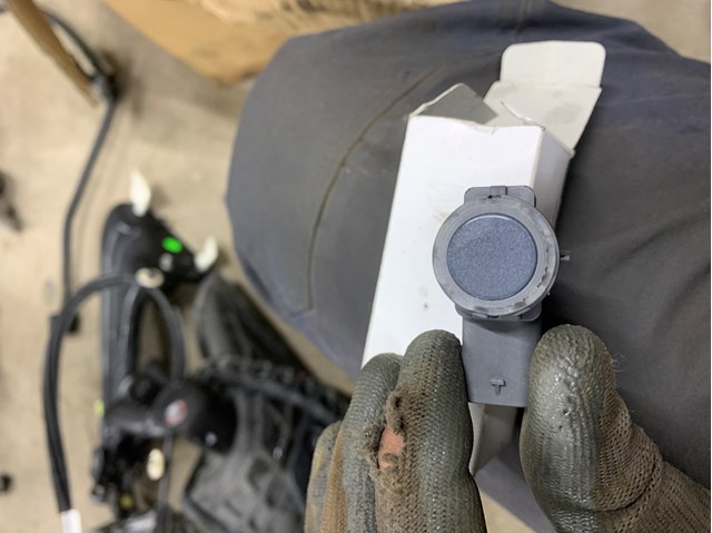 Compre B0J767UC1 Mazda Sensor dianteiro lateral de sinalização de estacionamento (sensor de estacionamento)