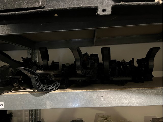 Compre 104469100D Tesla Consola de pedais, conjunto de pedais