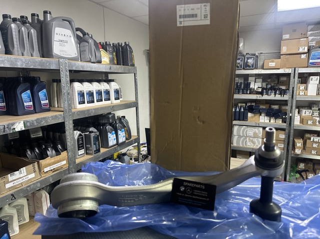 31108869737 BMW Braço oscilante inferior esquerdo de suspensão dianteira