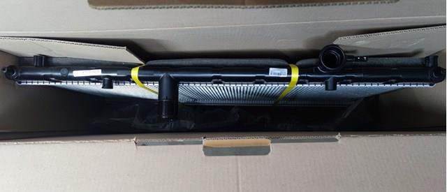 214104BB0A Nissan/Infiniti Radiador de esfriamento de motor