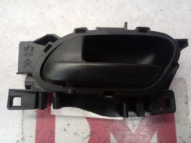 Maçaneta interna esquerda da porta dianteira Peugeot/Citroen 96555515XT