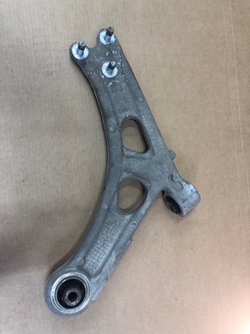 9815014380 Peugeot/Citroen Braço oscilante inferior direito de suspensão dianteira
