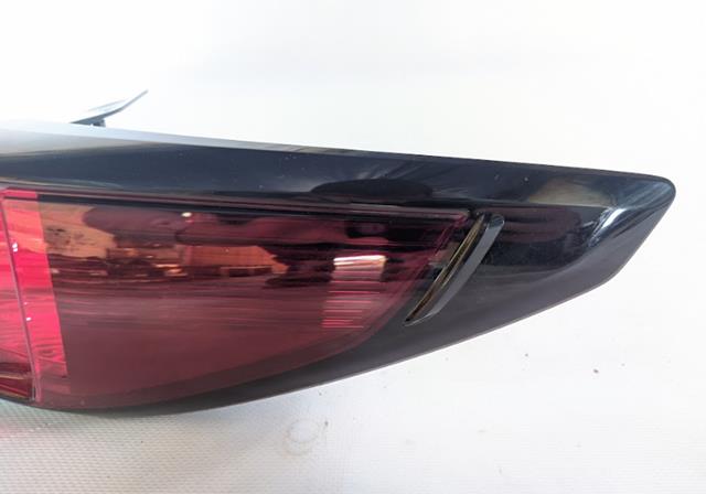 Lanterna traseira direita externa Mazda KB8M51150F preço, a partir de 136,63 USD