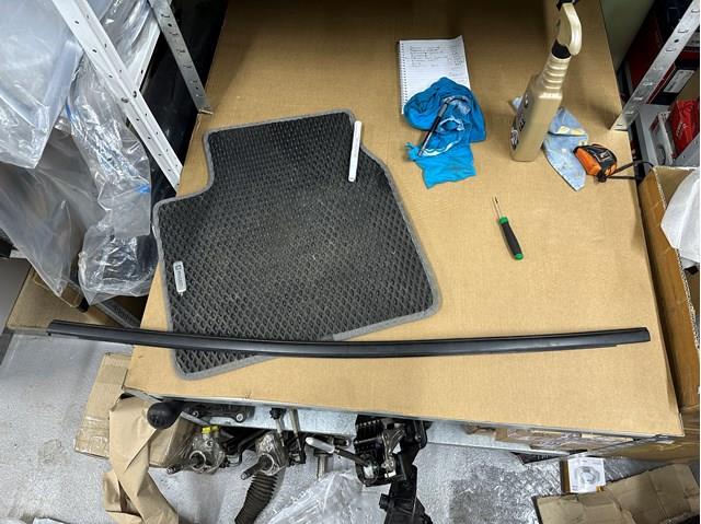 Moldura de vidro deslizante da porta traseira esquerda Peugeot/Citroen 98259680XT preço, a partir de 70,20 USD