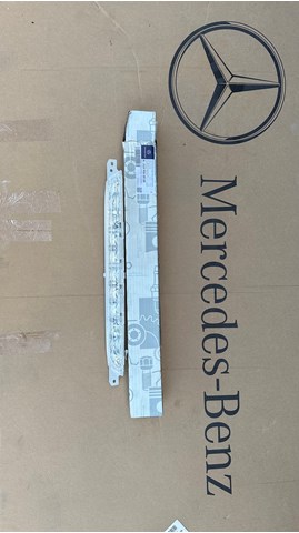 Lanterna de nevoeiro traseira 2229060048 Mercedes