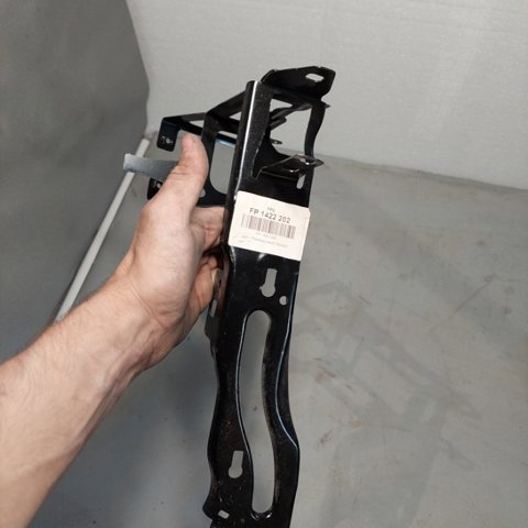 FP1422202 FPS Consola (adaptador) de fixação da luz dianteira direita