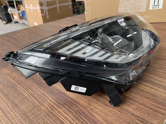 Luz direita Renault (RVI) 260105660R
