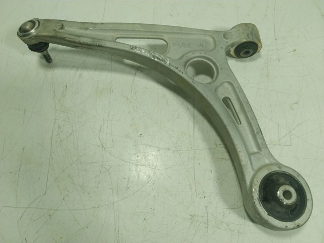 Braço oscilante inferior direito de suspensão dianteira 54501AT000 Hyundai/Kia