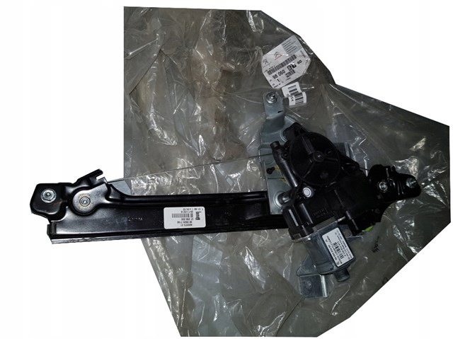 Mecanismo de acionamento de vidro da porta traseira esquerda Peugeot/Citroen 9806087180