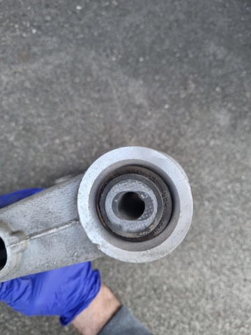 Braço oscilante inferior esquerdo de suspensão traseira Fiat/Alfa/Lancia 50549123