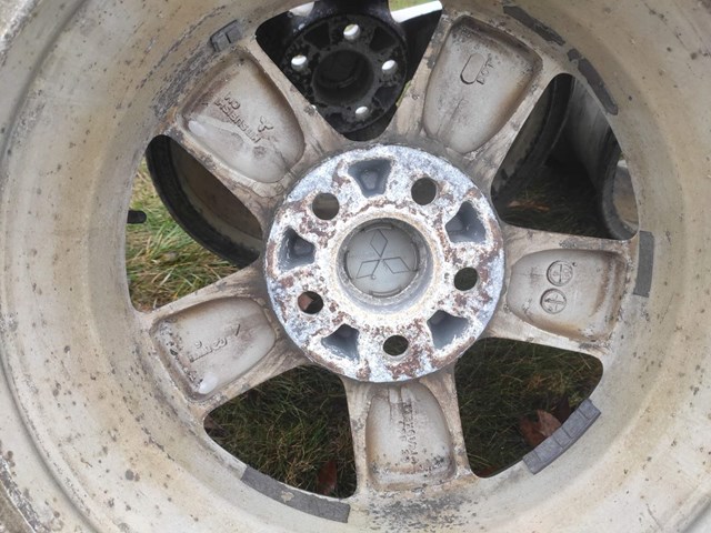 Discos de roda de aleação ligeira (de aleação ligeira, de titânio) Mitsubishi MN184277 preço, a partir de 93,03 USD