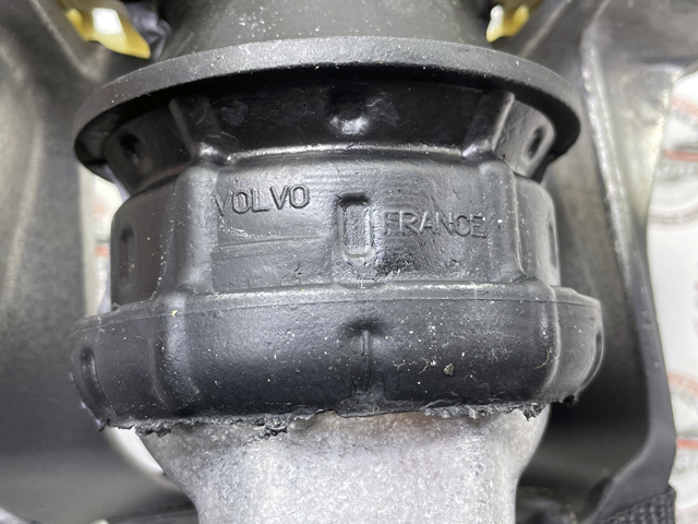 32411651 Volvo Coxim (suporte) direito de motor