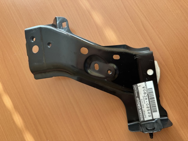 Consola do pára-choque dianteiro Nissan/Infiniti 625204CB0A