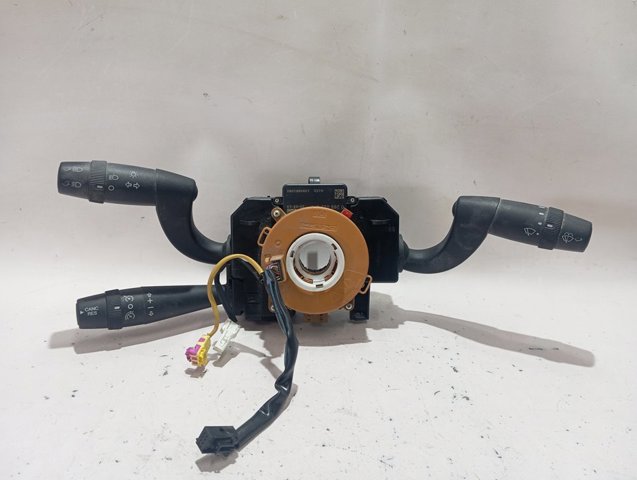 1684987580 Peugeot/Citroen Comutador instalado na coluna da direção, montado