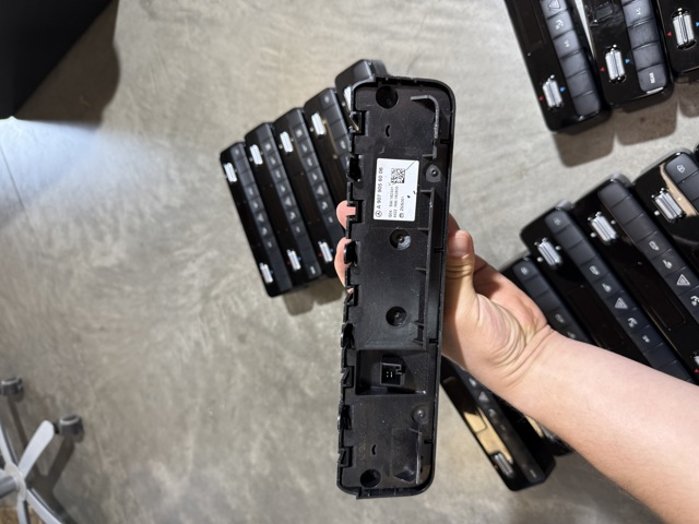 Botão de ativação do sinal de emergência para Mercedes Sprinter III 3,5-t 907, 910