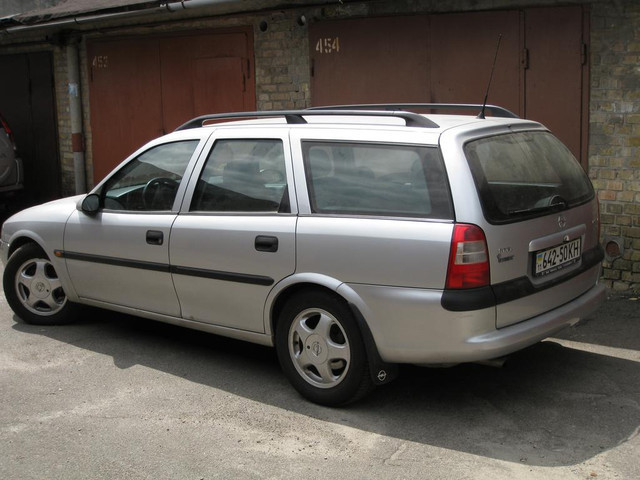 Pára-choque traseiro para Opel Vectra B 31