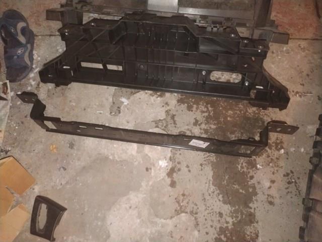 Suporte superior do radiador (painel de montagem de fixação das luzes) Peugeot/Citroen 9830512680 preço, a partir de 132,90 USD