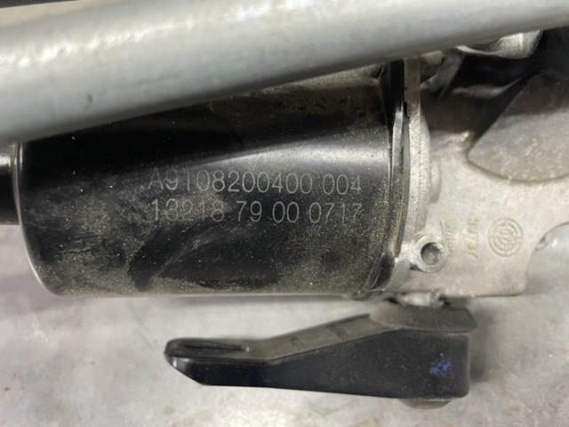 Trapézio de limpador pára-brisas A9108200400 Mercedes
