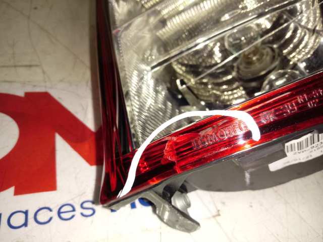 815500K281 Toyota Lanterna traseira direita