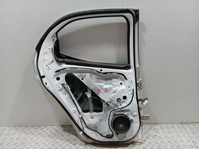 67004K0060 Toyota Porta traseira esquerda