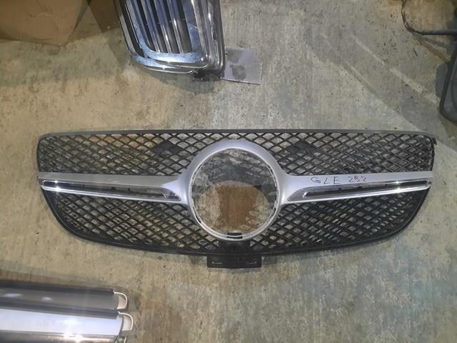 Compre A2928880060 Mercedes Grelha do radiador