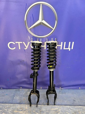 A1673230120 Mercedes Suporte de amortecedor dianteiro