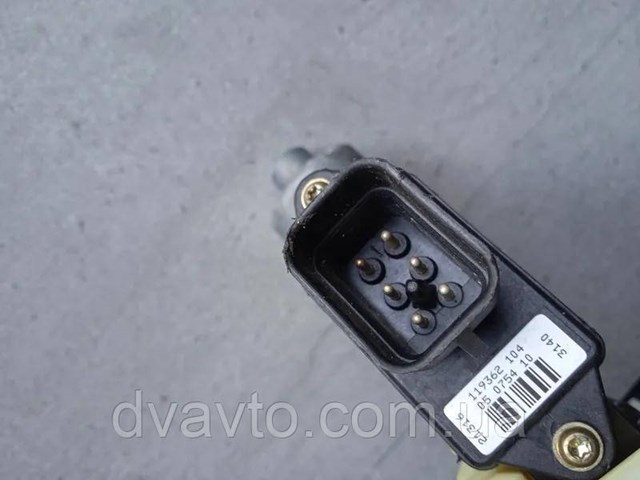 Motor de acionamento de vidro da porta traseira esquerda Mitsubishi 0130821789