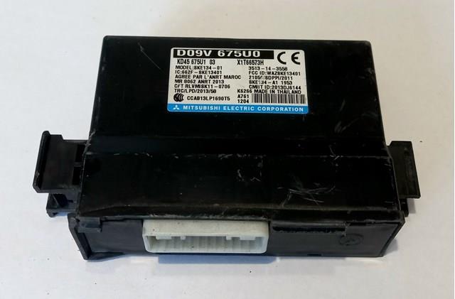 Unidade de controlo do fecho central Mazda D09V675U0