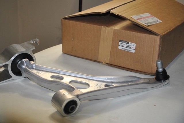 Braço oscilante inferior esquerdo de suspensão dianteira 545015NA1A Nissan/Infiniti