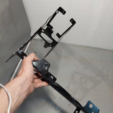 Consola (adaptador) de fixação da luz dianteira direita FPS FP1422202 preço, a partir de 39,55 USD