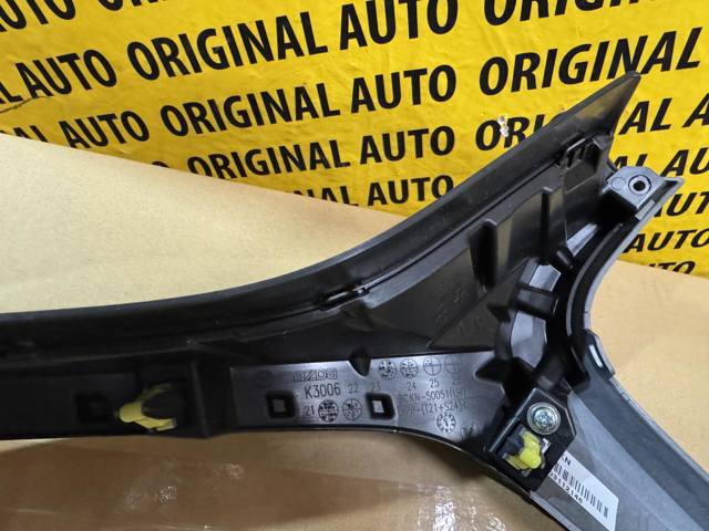 Moldura de grelha do radiador esquerdo BCKN50770C Mazda