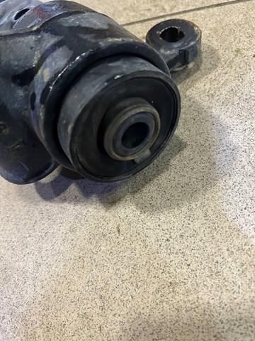 KB7W34350H Mazda Braço oscilante inferior esquerdo de suspensão dianteira